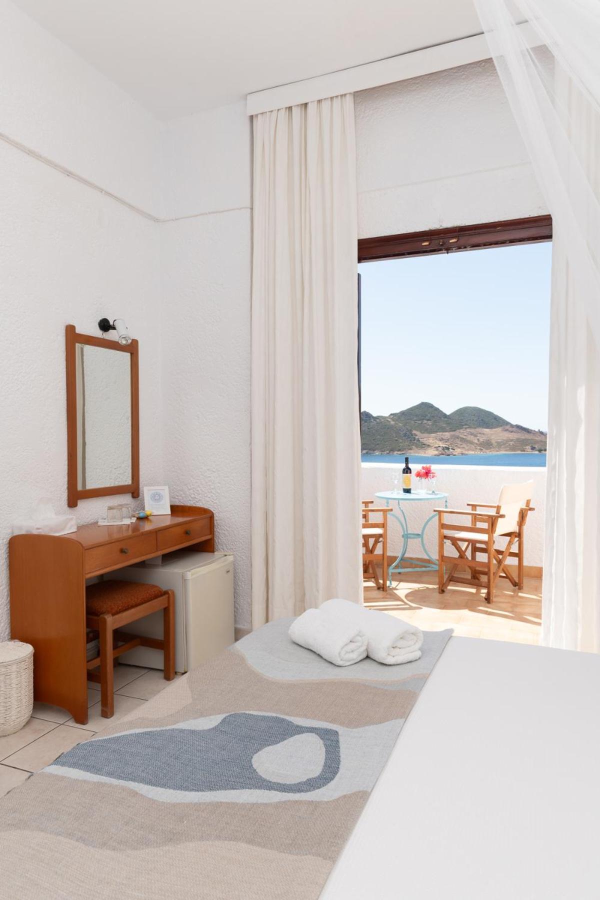 Golden Sun Hotel Patmos Exteriör bild
